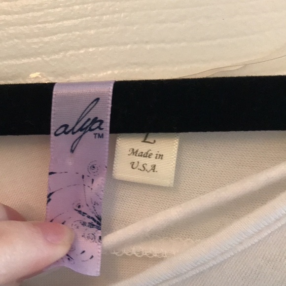 white top - Picture 3 of 3